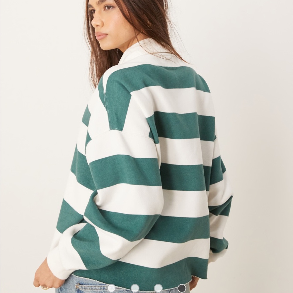 Abercrombie & Fitch cropped rugby top in green stripe - Picture 3 of 10